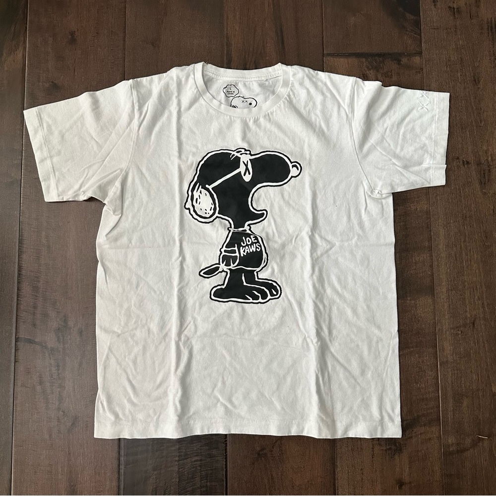 Uniqlo x Kaws Snoopy shirt